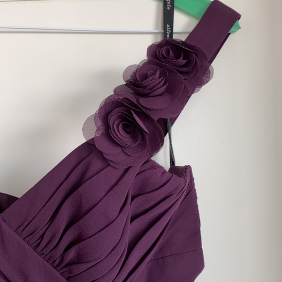 Purple evening gown 👗 - Picture 2 of 4